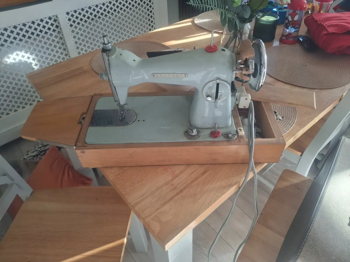 Mobile electric vintage sowing  machine - Image 1