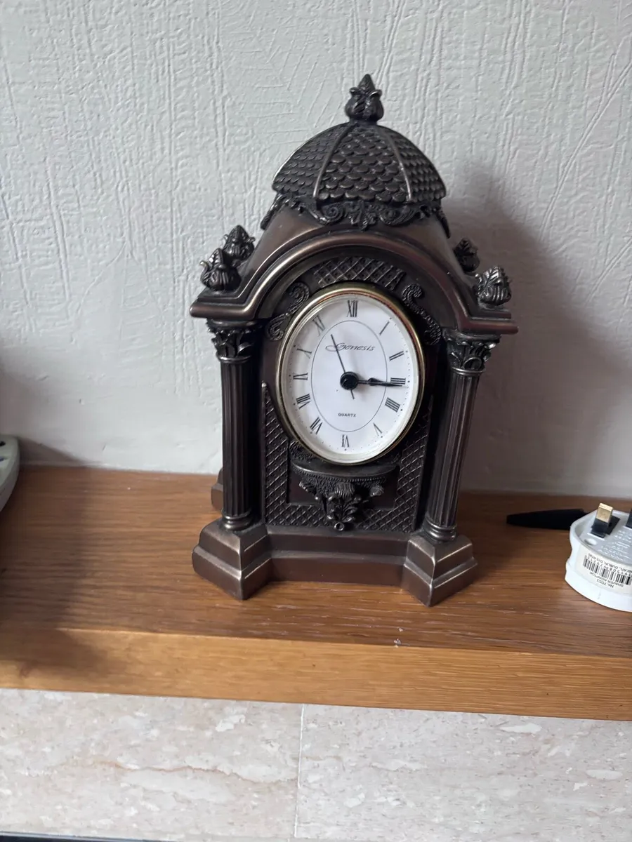 Genesis clock like new