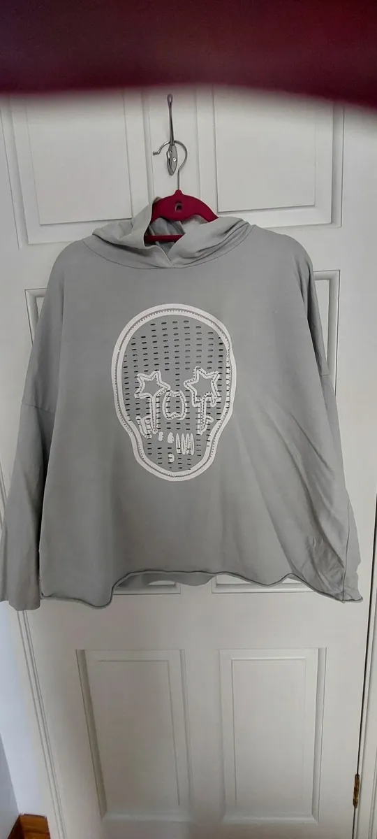 Clothes - Image 4