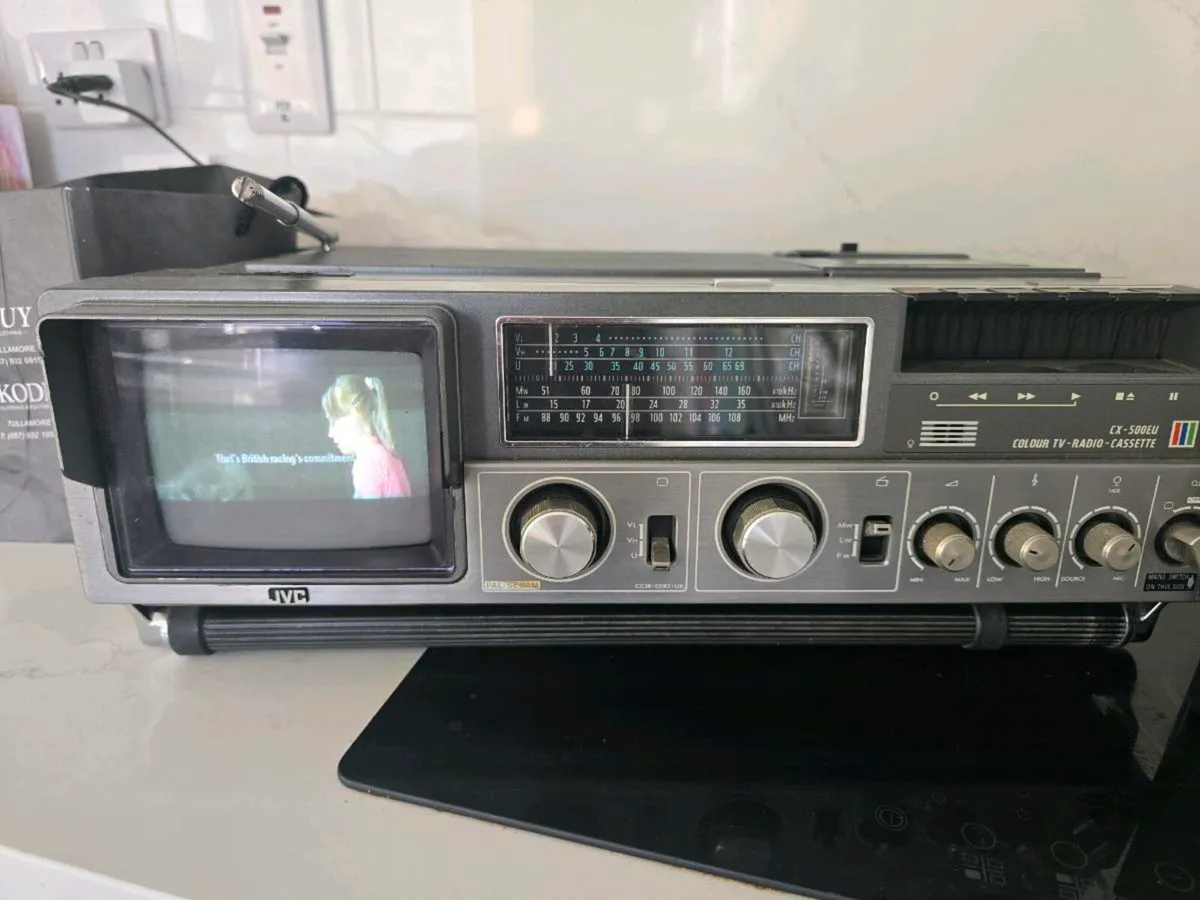 TV/Radio/ Cassette - JVC - Image 2