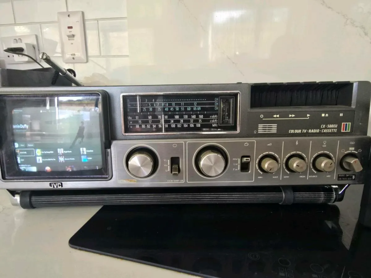 TV/Radio/ Cassette - JVC - Image 3