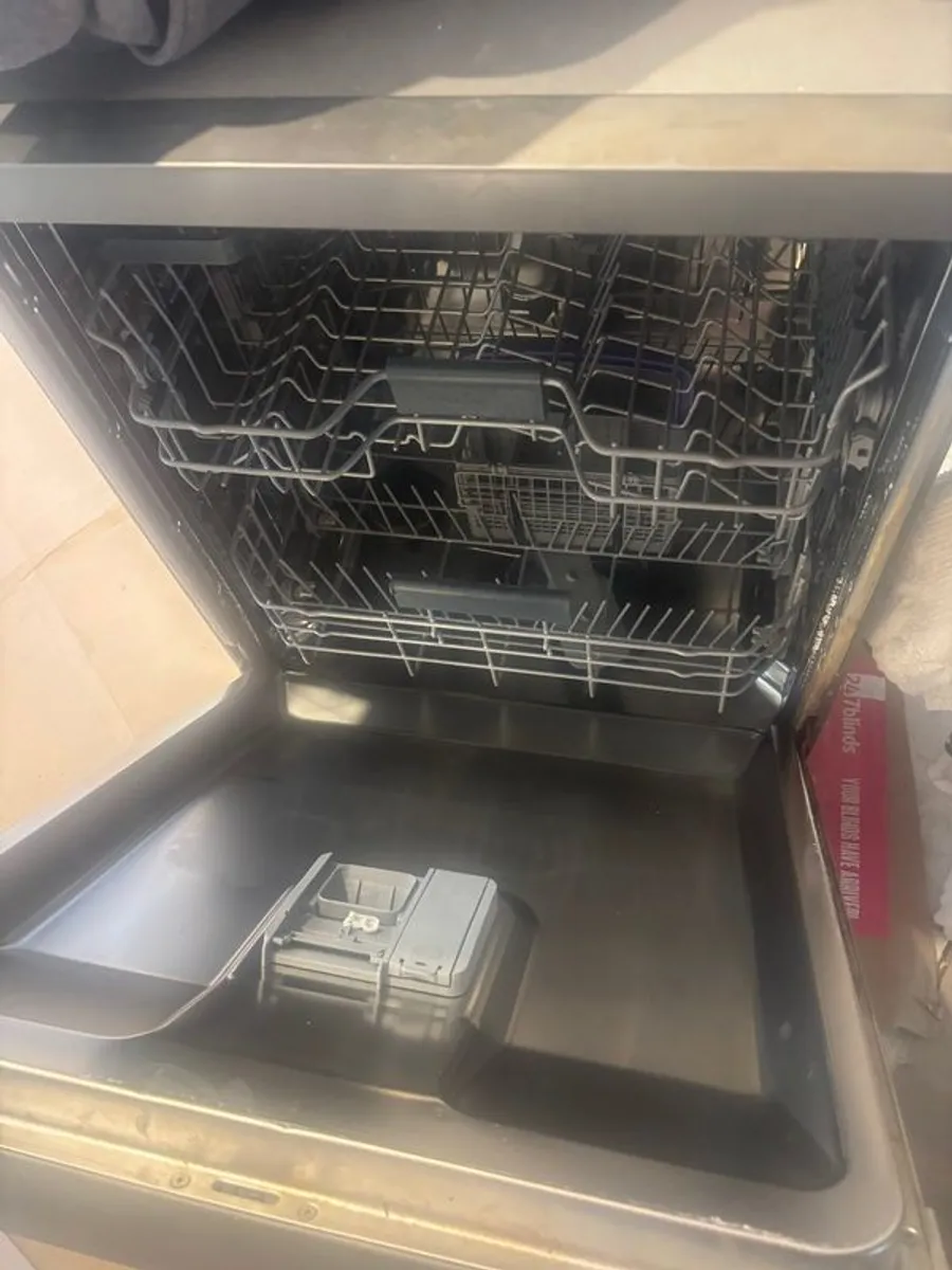 Dishwasher - Image 2