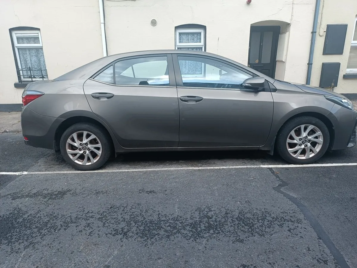 Toyota Corolla 2017 - Image 2