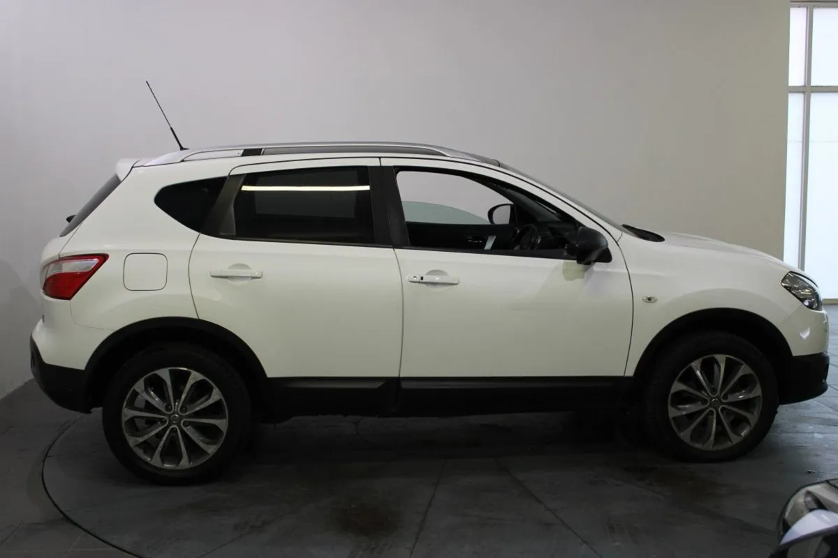 Nissan QASHQAI 1.6 DCI Tekna 5DR - Image 4