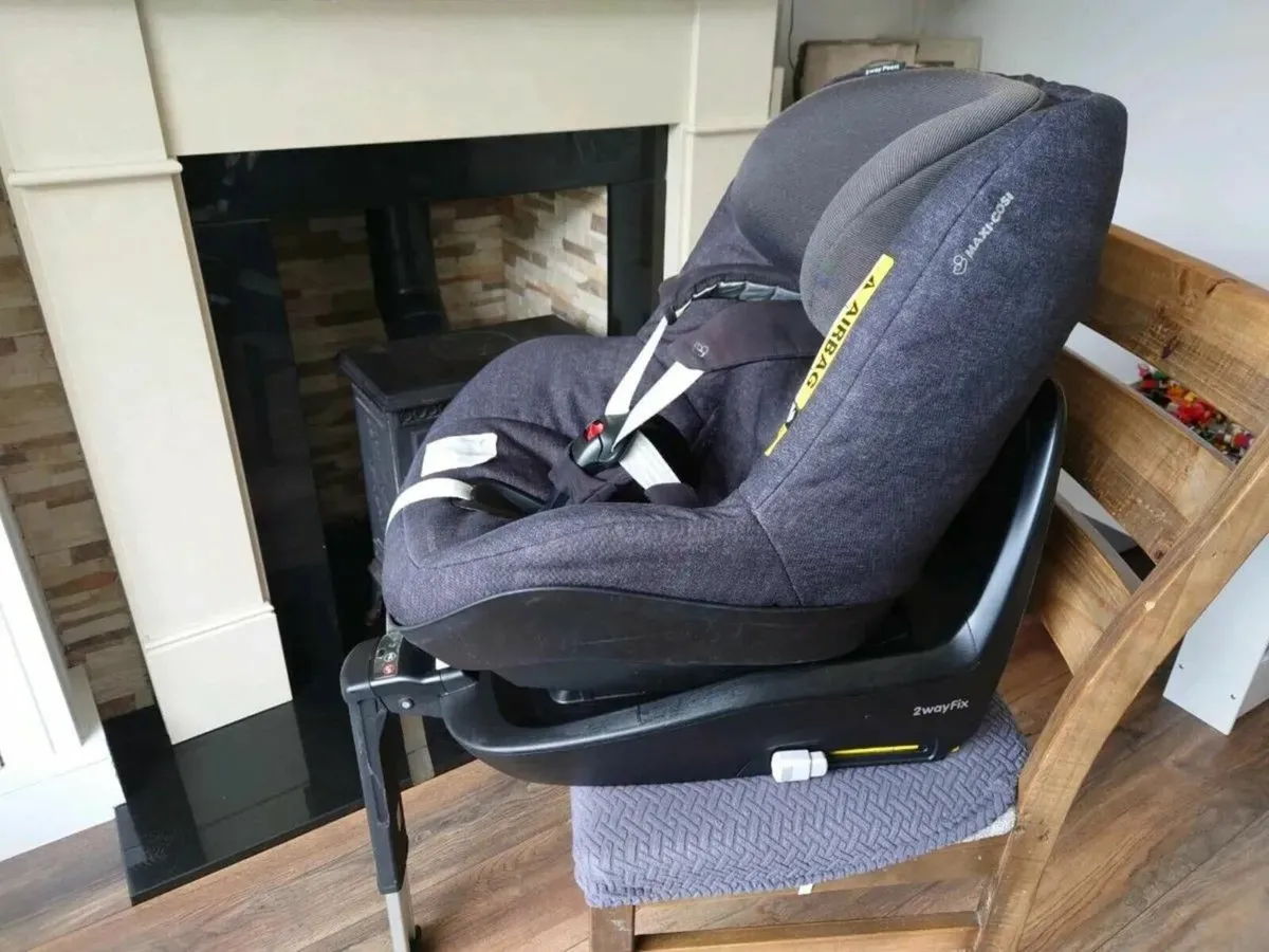 Maxi Cosi Pebble Plus, 2 Way Pearl and 2 Way Fix - Image 3