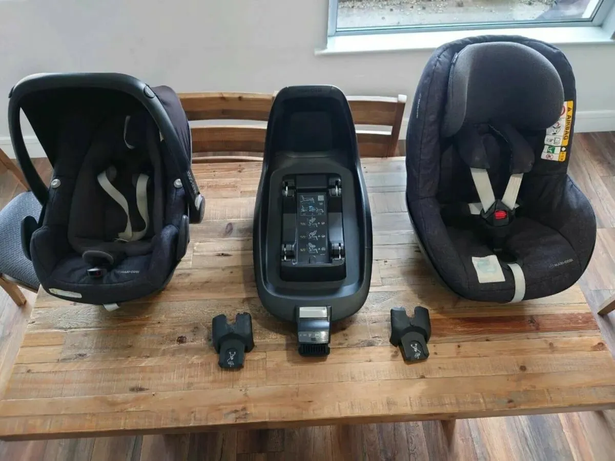 Maxi Cosi Pebble Plus, 2 Way Pearl and 2 Way Fix - Image 1