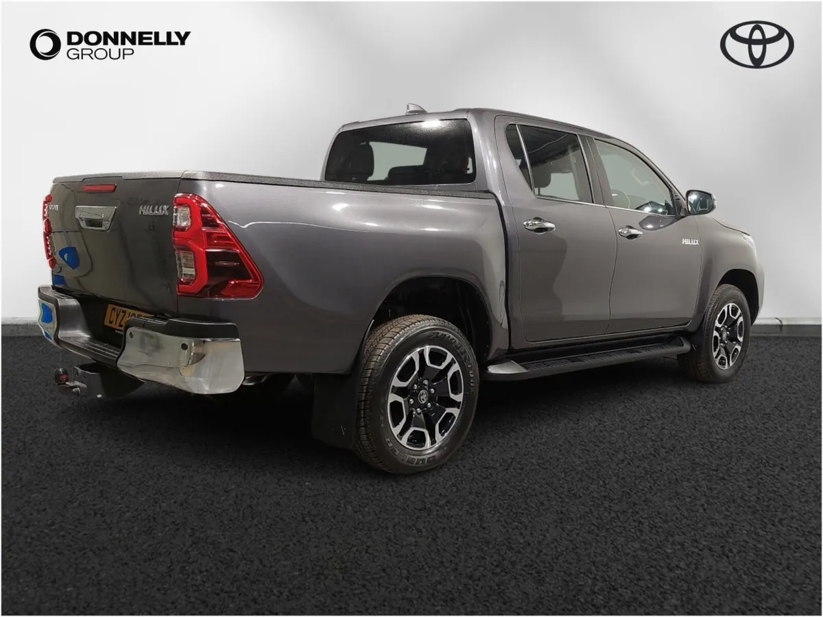 Toyota Hilux Diesel Invincible - Image 4