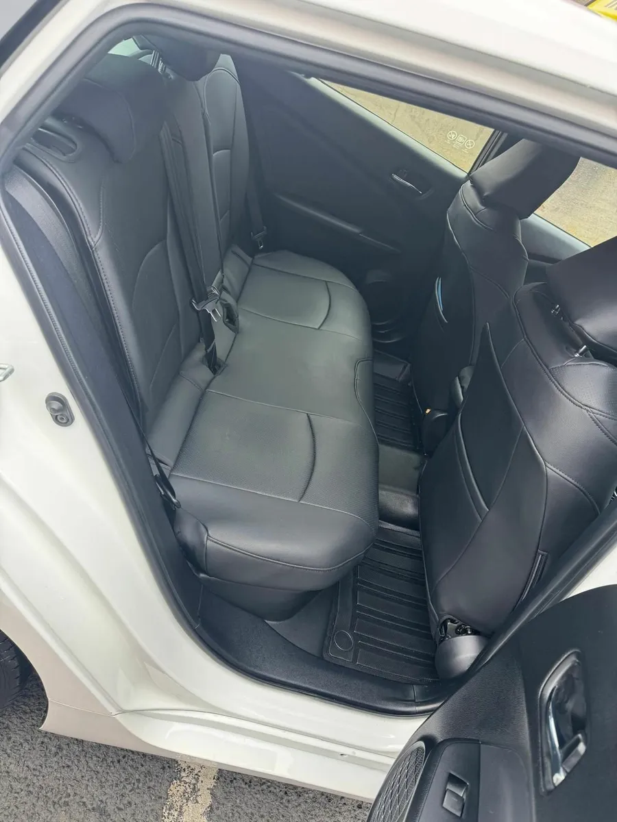 Toyota Prius 2022 - Image 2