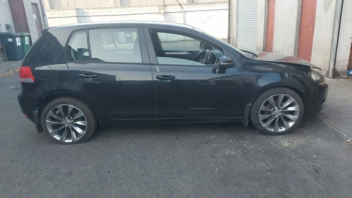 VW Golf 2009 make me an offer - Image 1