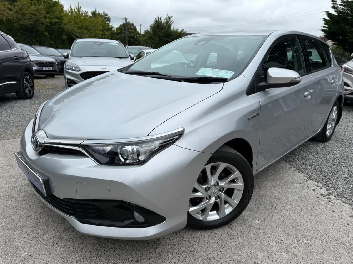2017 Toyota Auris  1.8 HYBRID LUNA AUTO - Image 2