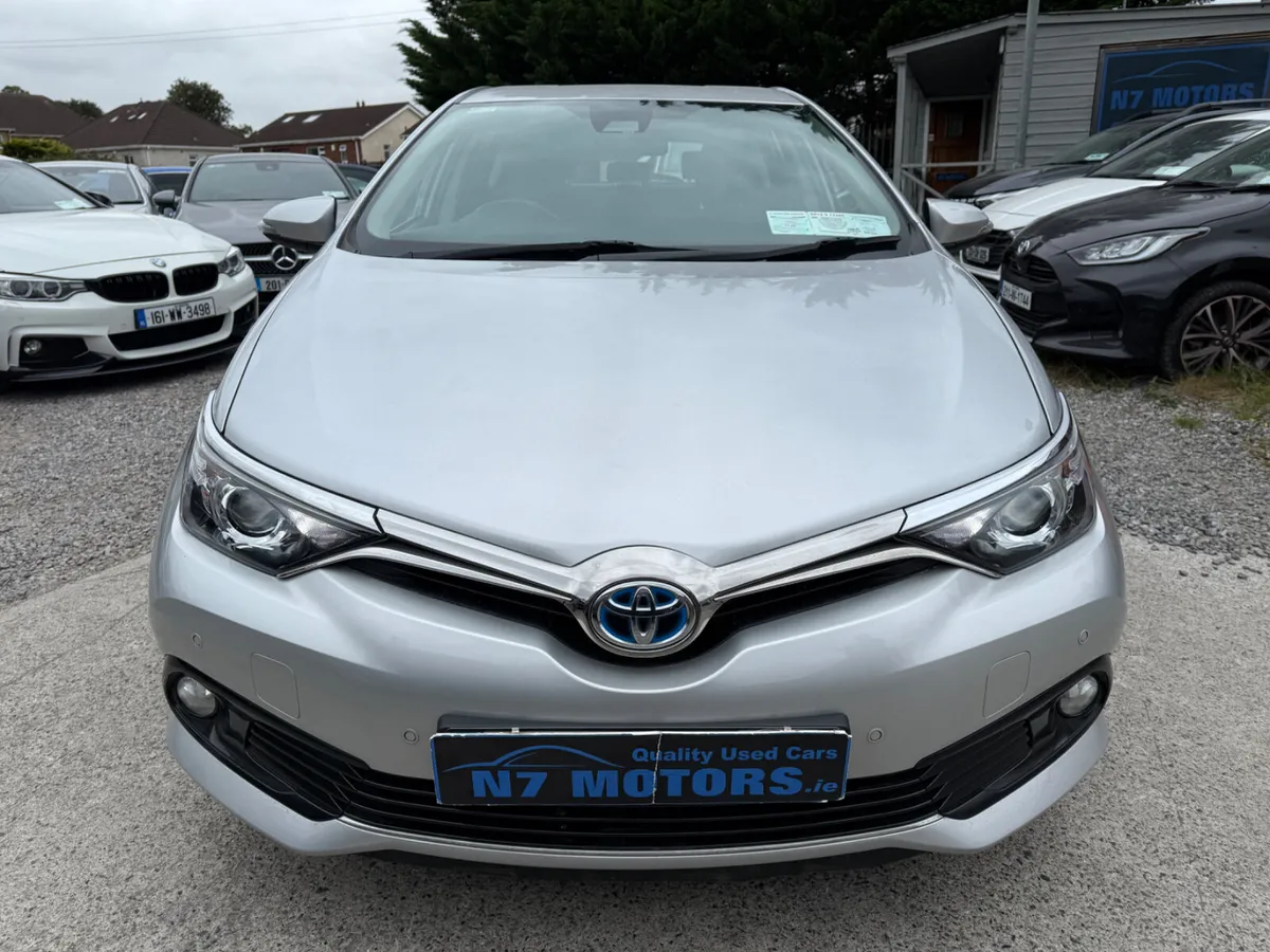 2017 Toyota Auris  1.8 HYBRID LUNA AUTO - Image 3