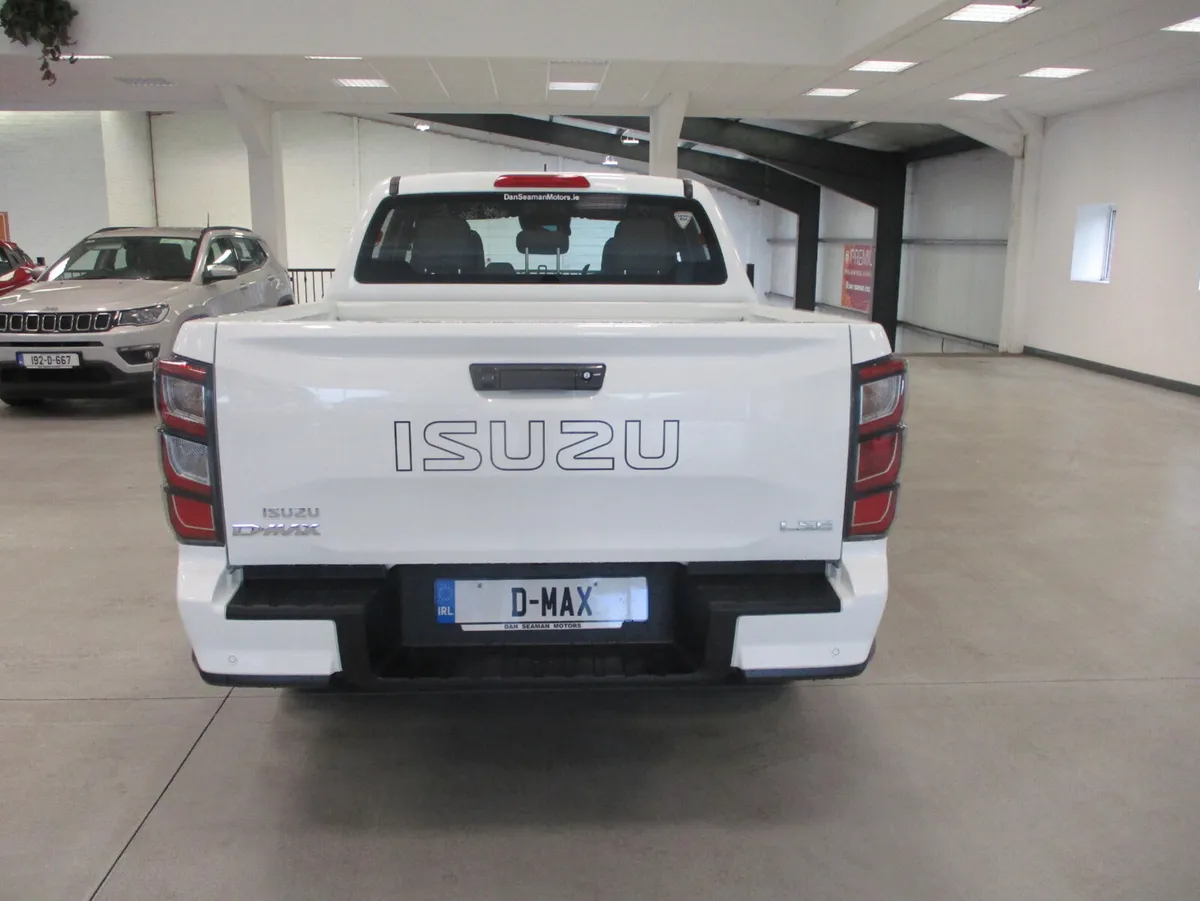 2025 ISUZU D-MAX LSE AUTO EXTRAS CREW CAB - Image 3