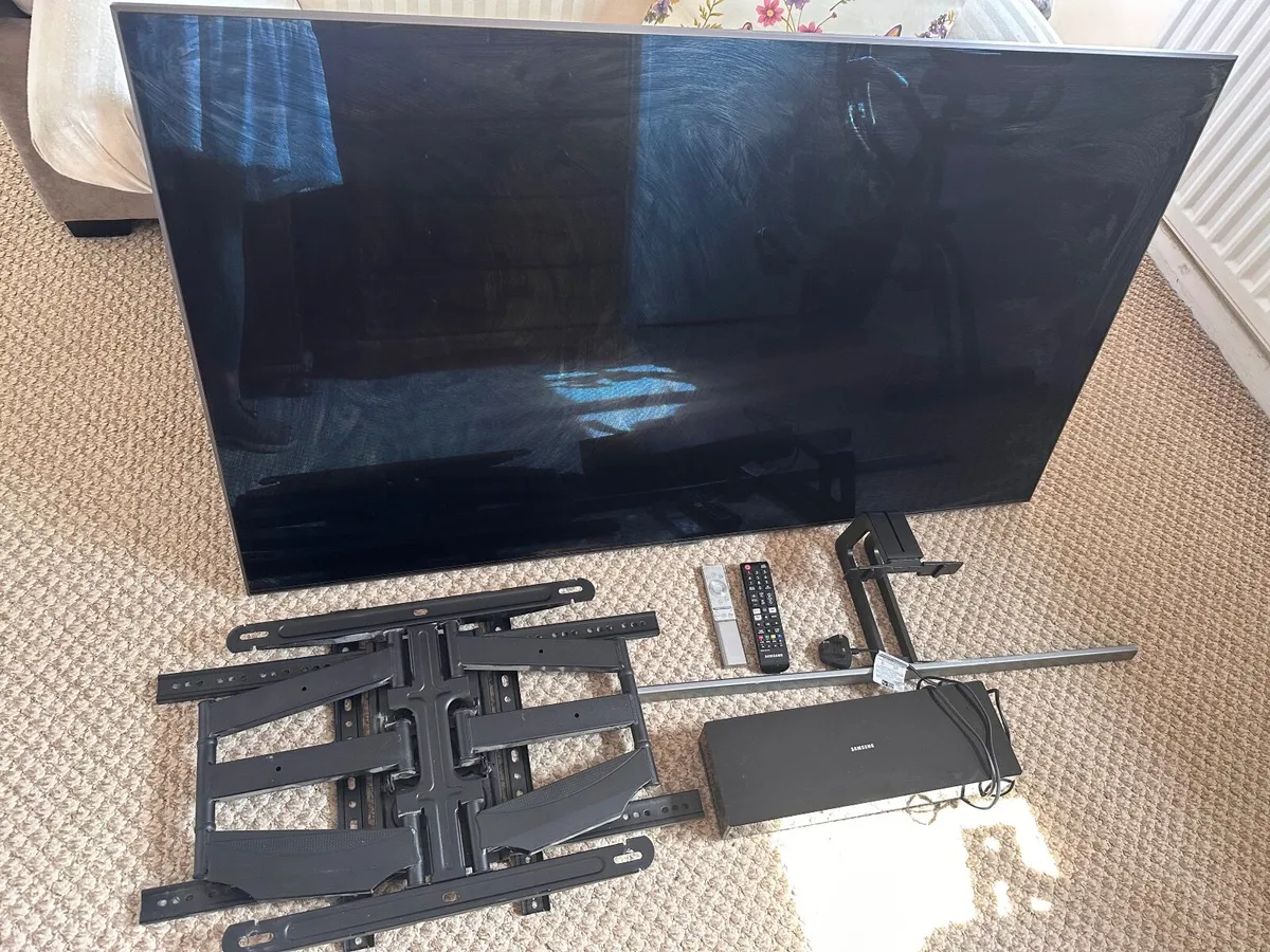SAMSUNG 55”QLED TV