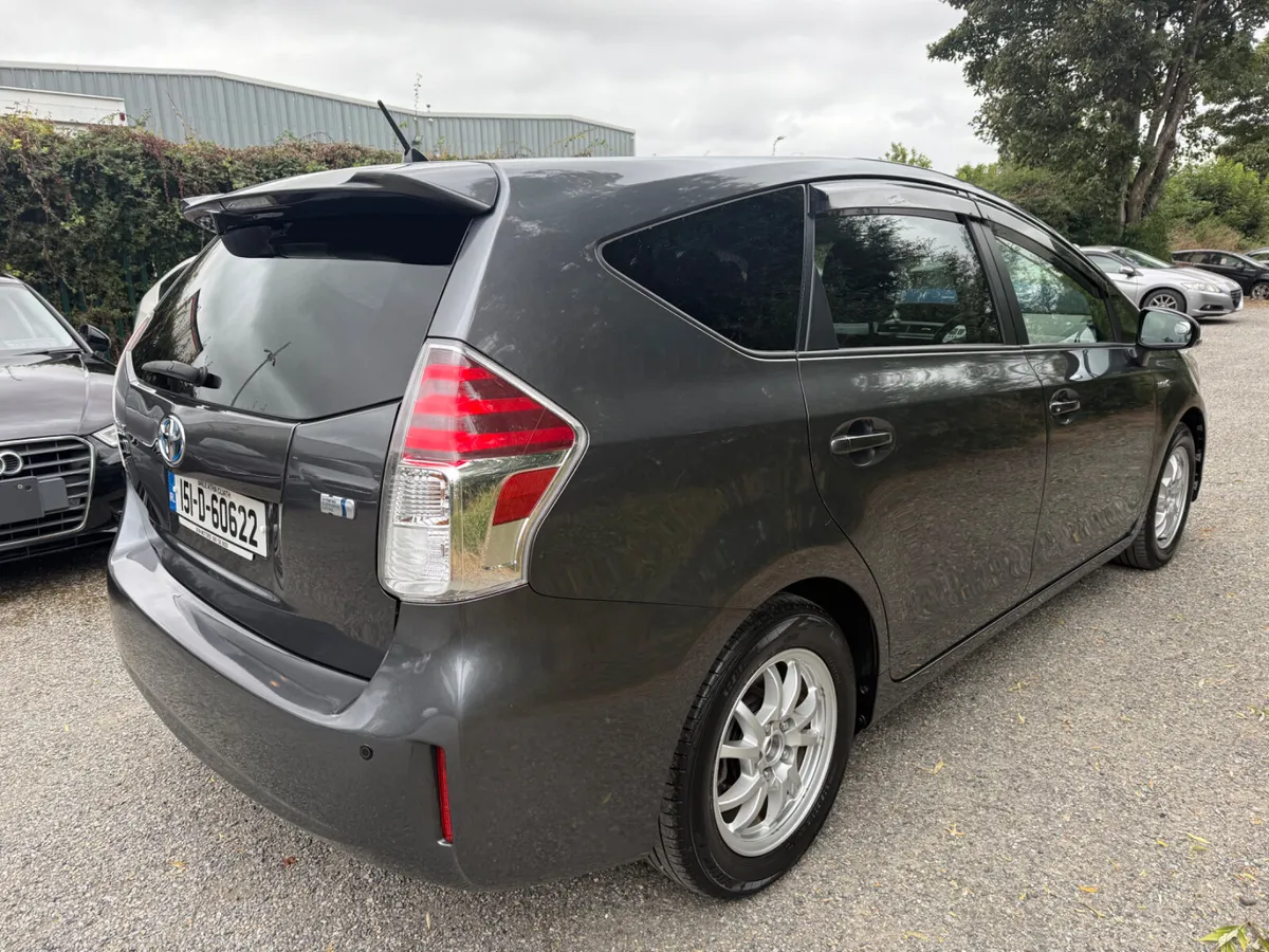 Toyota Prius 2015 7 seats - Image 3