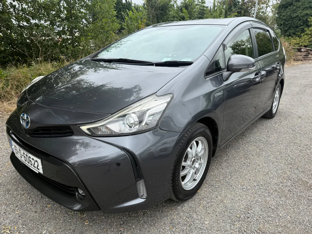 Toyota Prius 2015 7 seats - Image 2