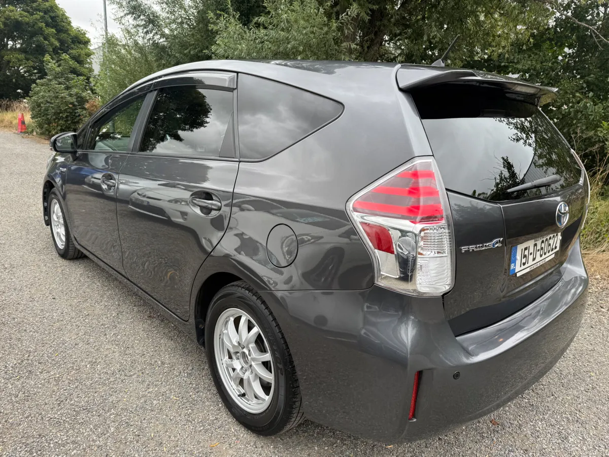 Toyota Prius 2015 7 seats - Image 4
