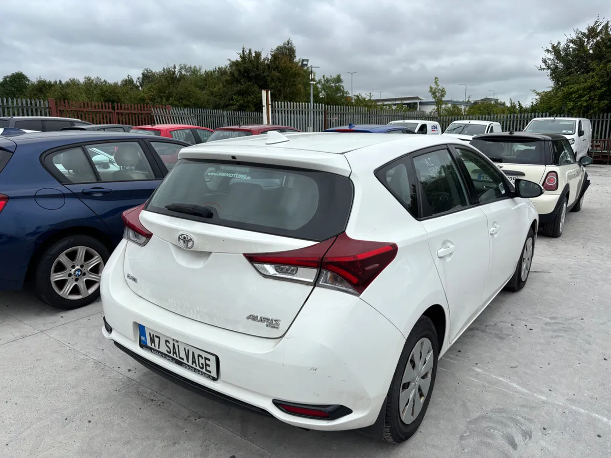 16 Auris 1.3 Petrol 90km NCT 6/26 Drives - Image 3