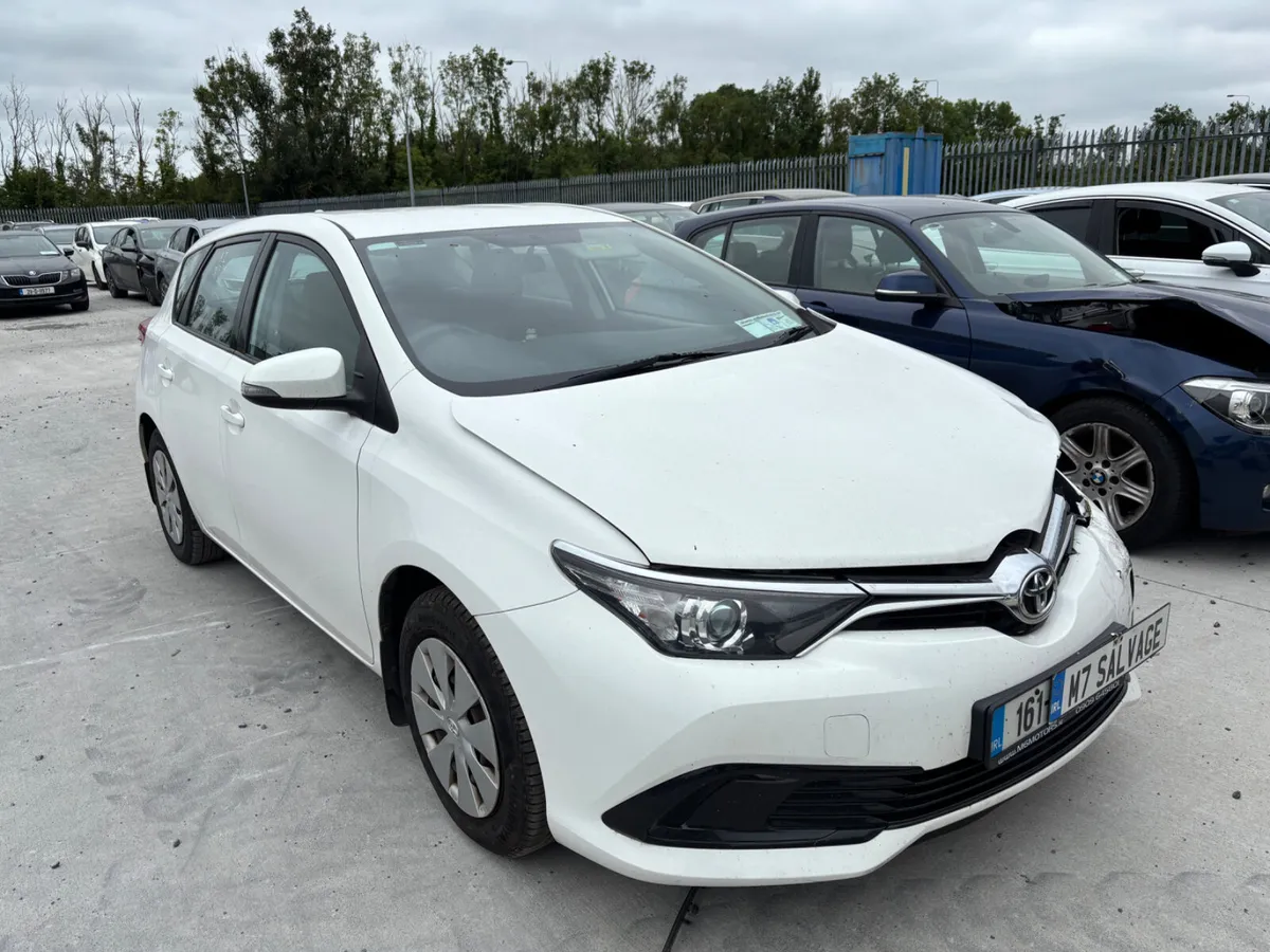 16 Auris 1.3 Petrol 90km NCT 6/26 Drives - Image 2