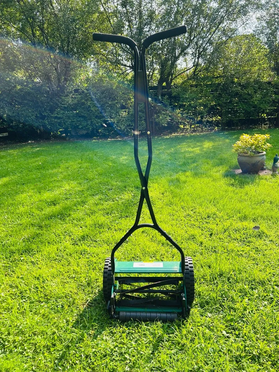 Lawn Mover Hand Mower Garden Grass Cutting Machine - Image 1