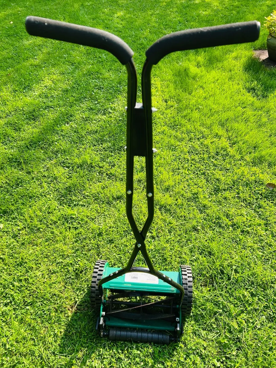 Lawn Mover Hand Mower Garden Grass Cutting Machine - Image 3