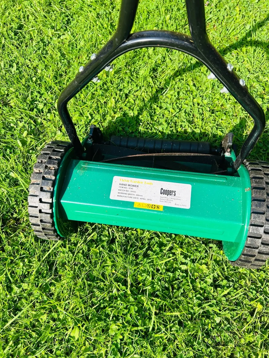 Lawn Mover Hand Mower Garden Grass Cutting Machine - Image 4