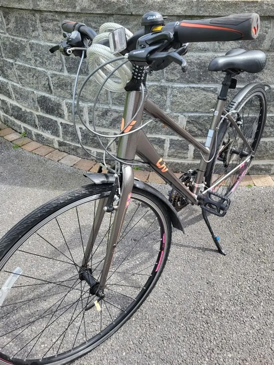 Liv Alight 3 Ladies Bike  Excellent Condition - Image 3