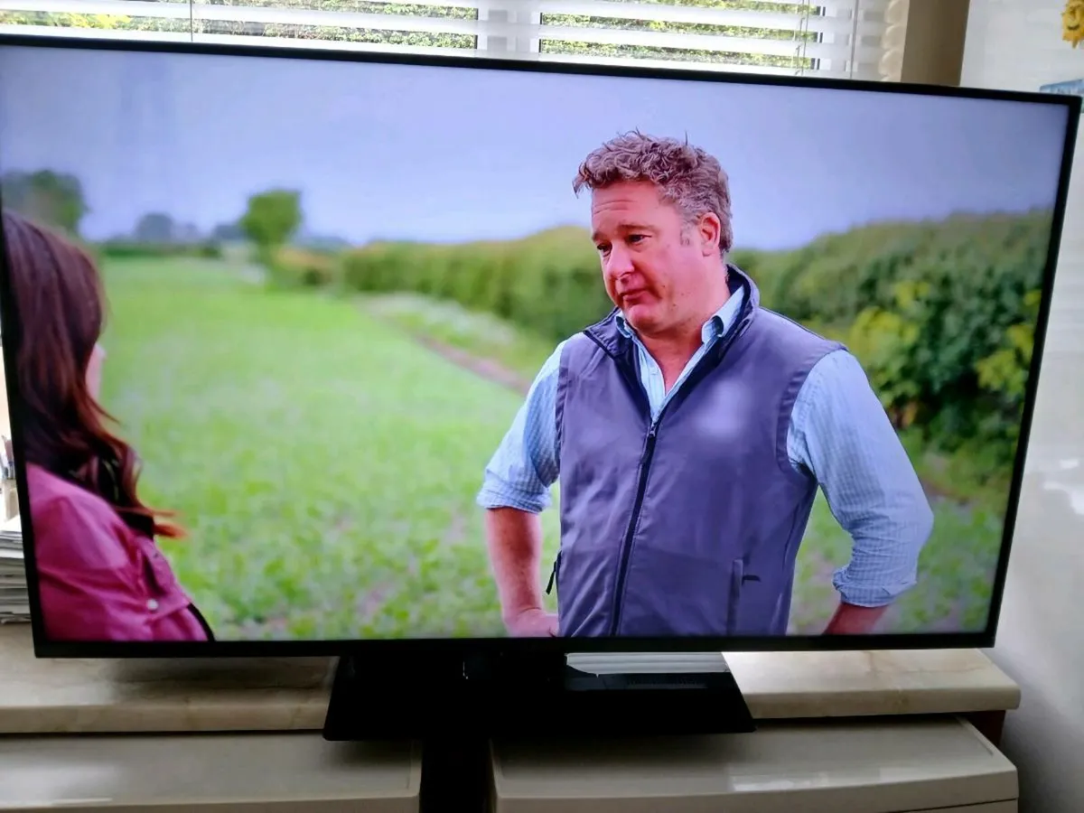 New Walker 49 inch Smart 4k borderless tv - Image 2
