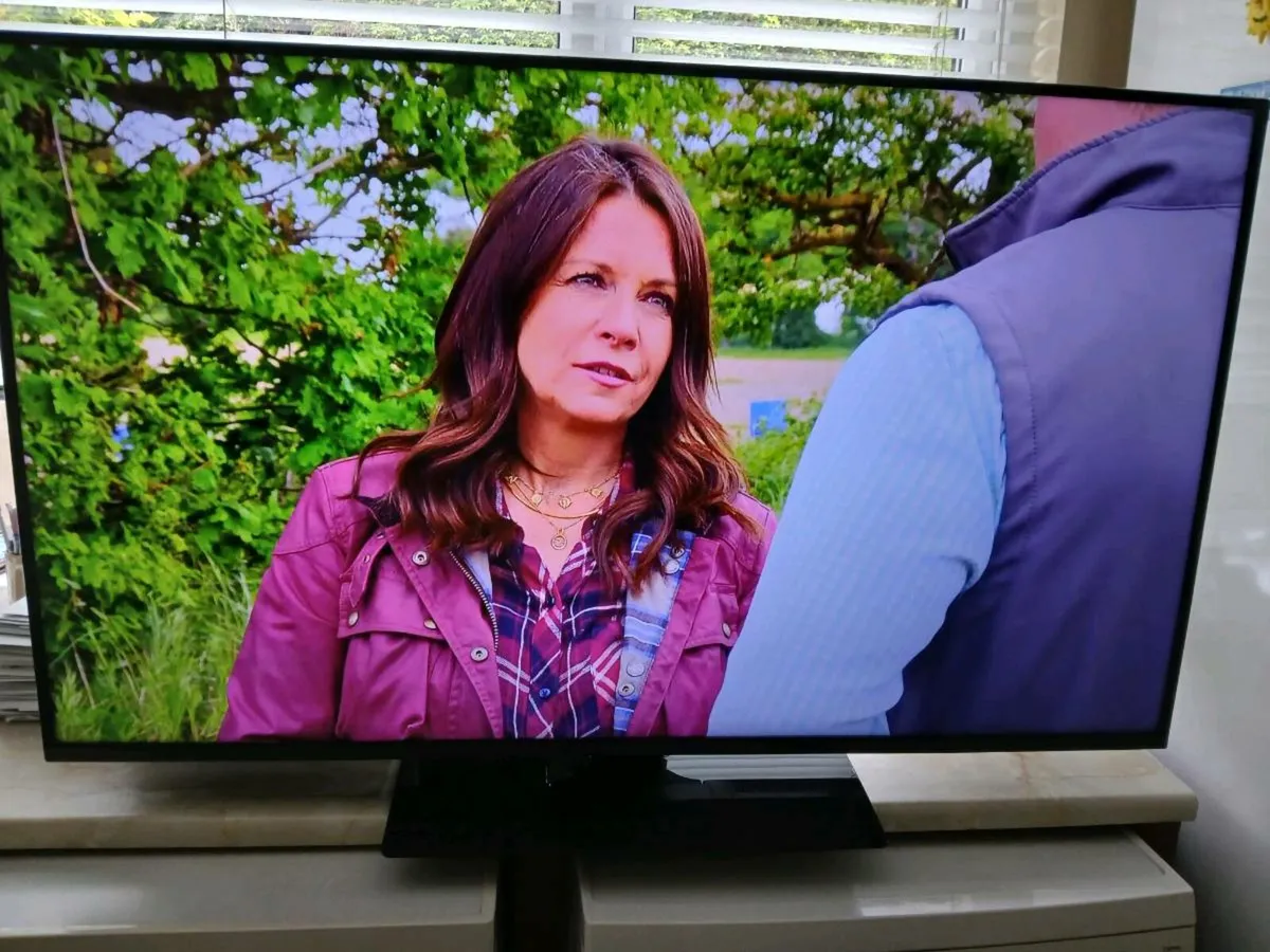 New Walker 49 inch Smart 4k borderless tv - Image 3