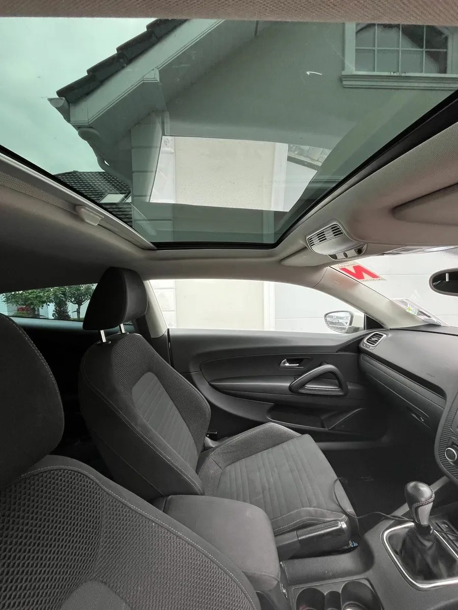 Volkswagen Scirocco 2011 - Image 2