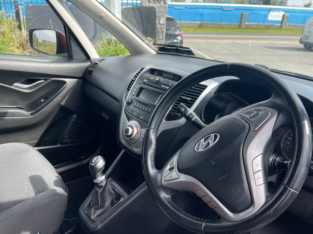 152 Hyundai ix20 Deluxe 1.4 Petrol Manual 5 Door - Image 3