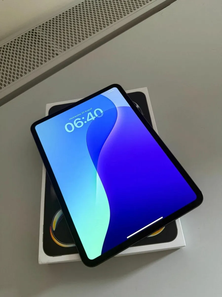 iPad Pro 11-inch 2024 M4 - Image 1