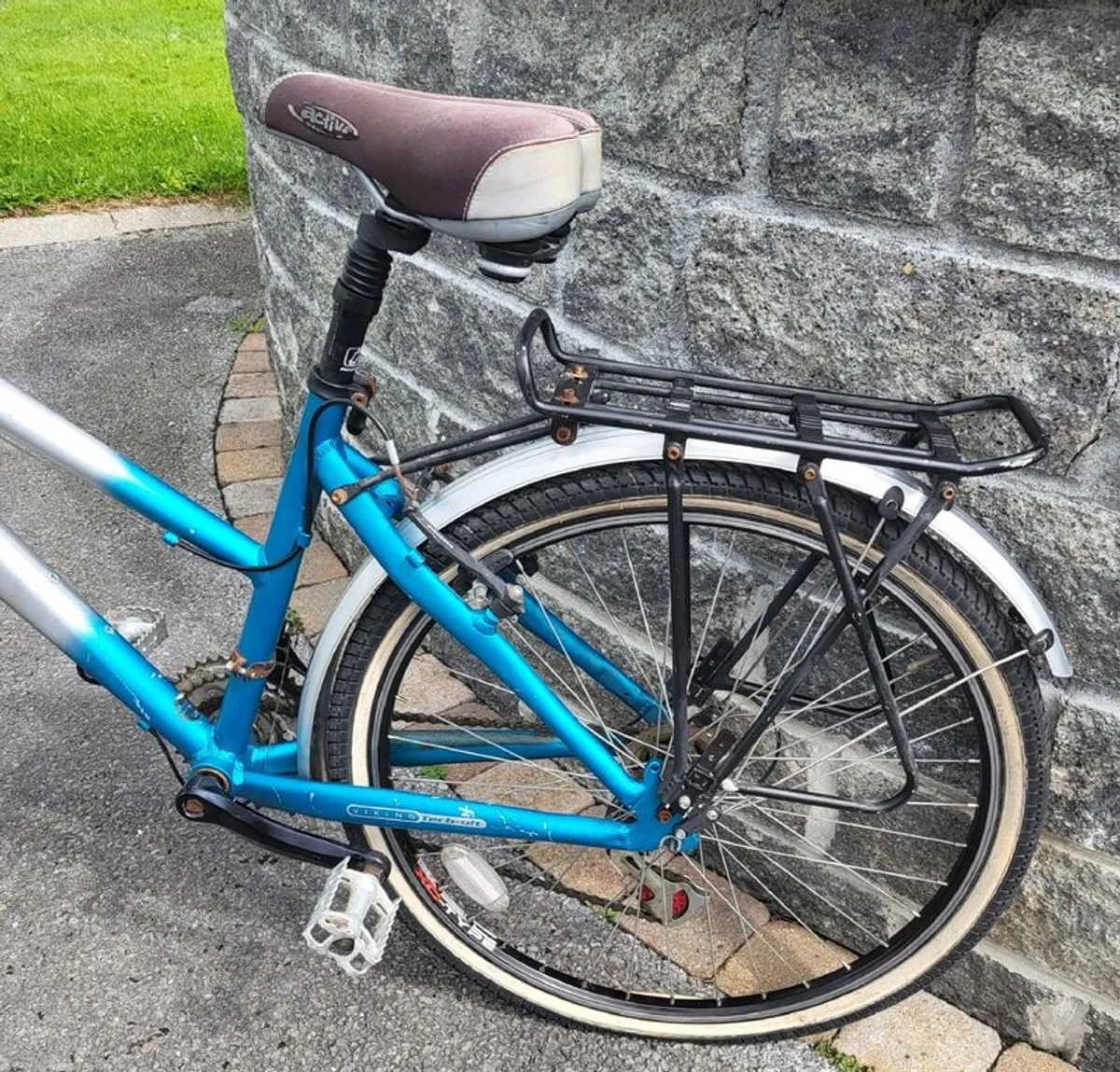 Viking CX21  Classic Hybrid Bike in Need of Minor Repairs - Image 3