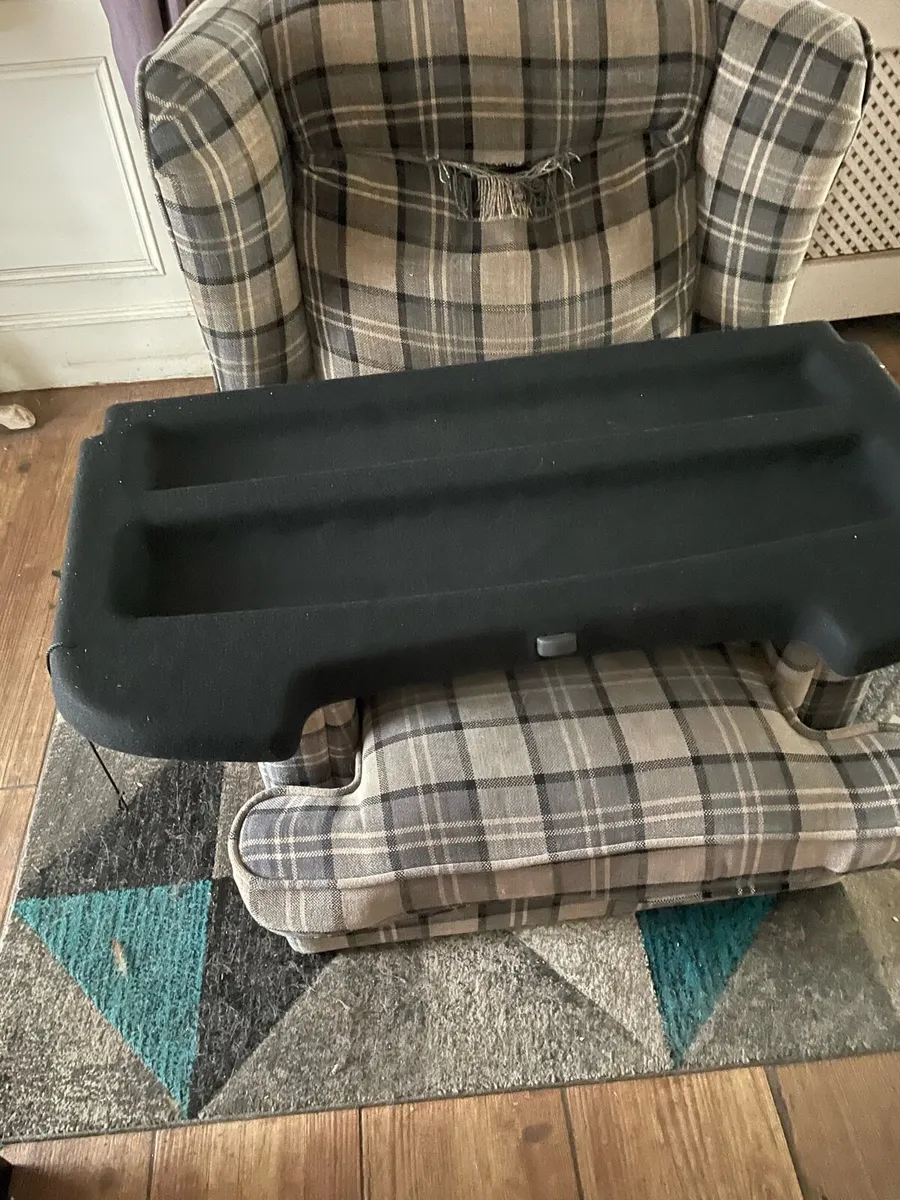 Parcel shelve for a Dacia sandero - Image 1