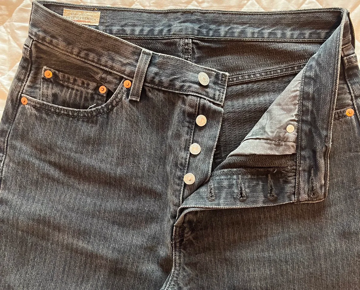 Women’s Levi Jeans - Image 2