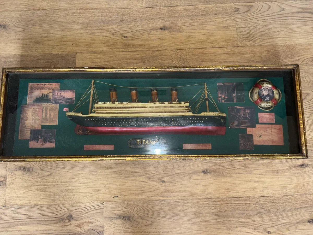 Vintage 1912 Titanic model Ship in glass box - Image 1