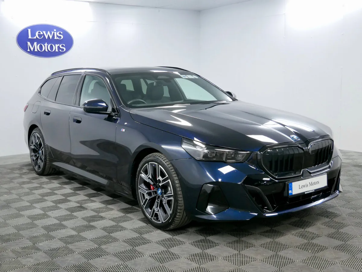 2025 BMW 530e M Sport Touring - Image 2