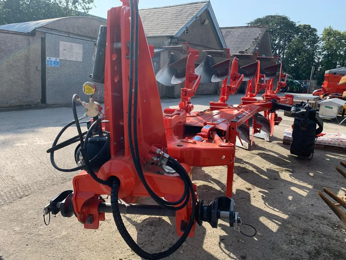 KUHN MULTI MASTER 5F (4+1) VARI WIDTH PLOUGH - Image 2