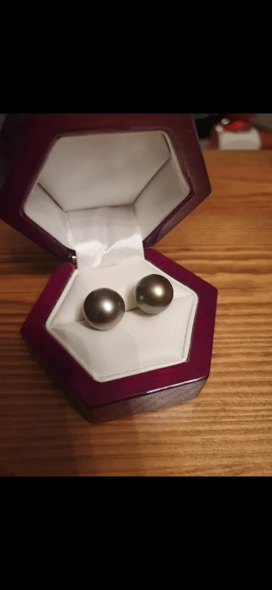 Black Pearl earrings - Image 2