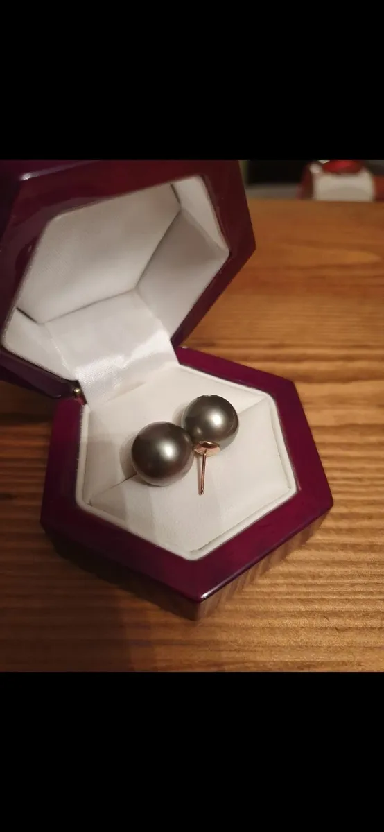 Black Pearl earrings - Image 1