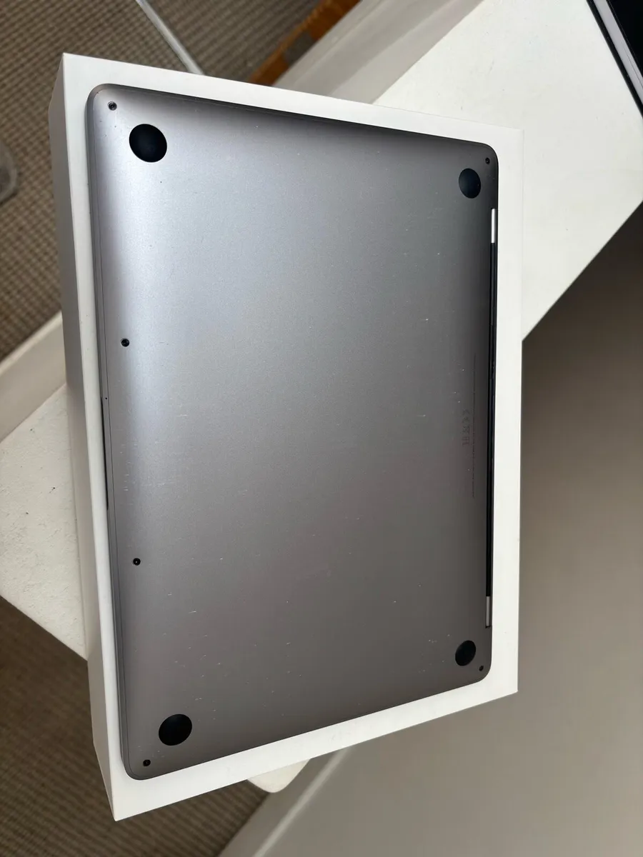 Mac Book Pro 2020 - Image 4