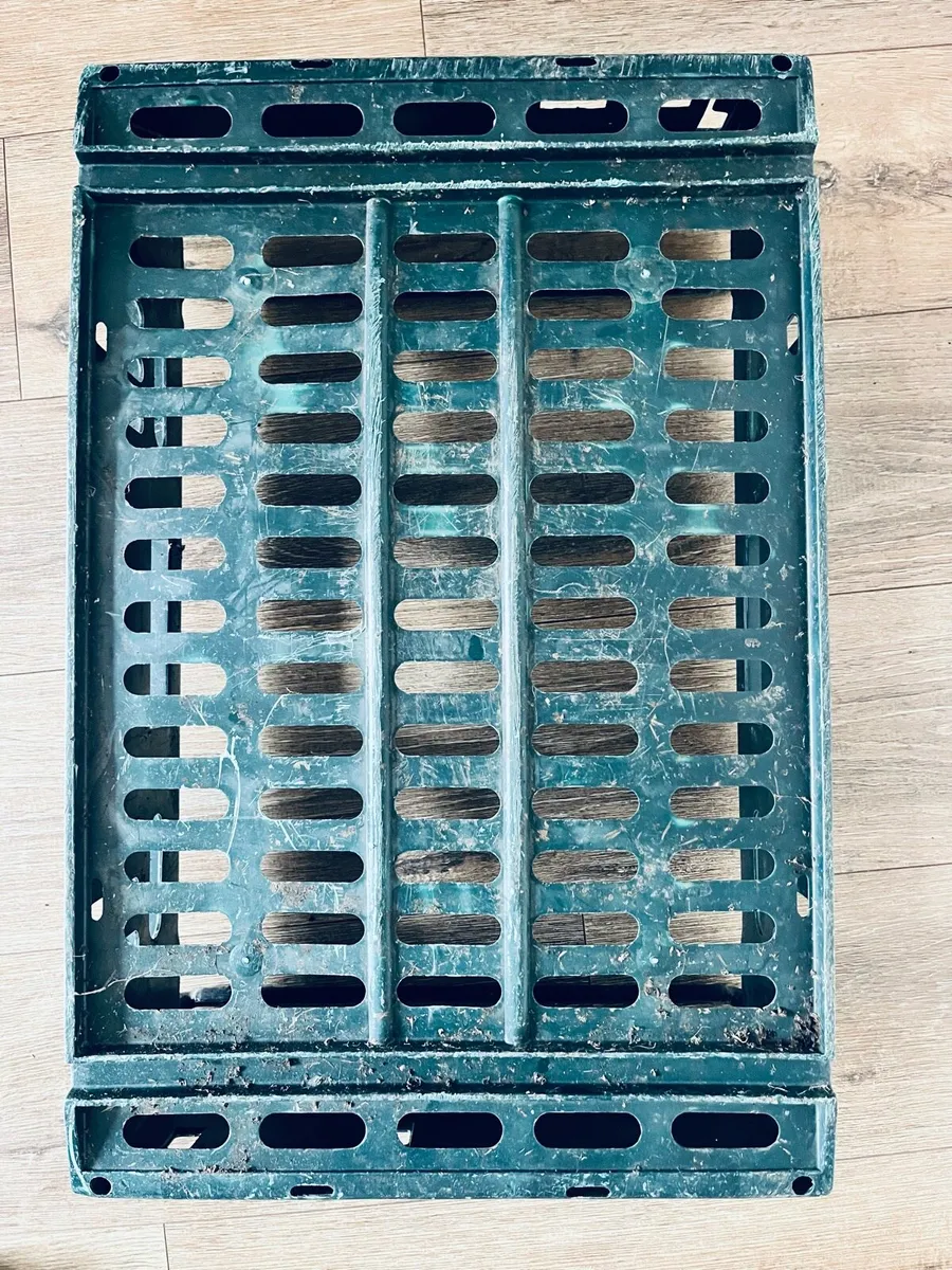 Two hard plastic boxes - Image 3