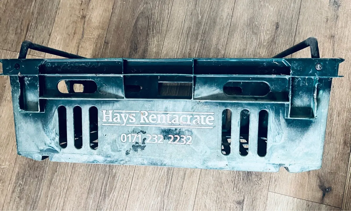 Two hard plastic boxes - Image 4