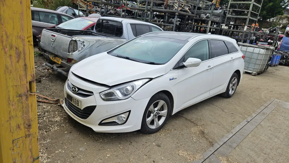 Breaking 2014 Hyundai i40 1.7 crdi - Image 1