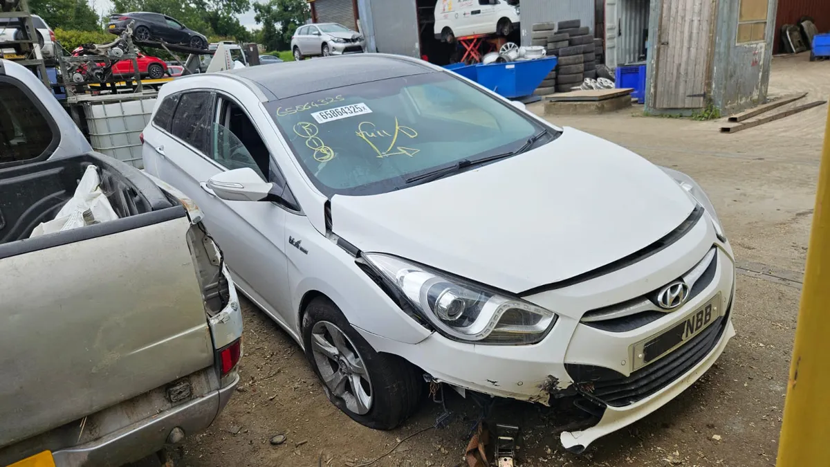Breaking 2014 Hyundai i40 1.7 crdi - Image 2