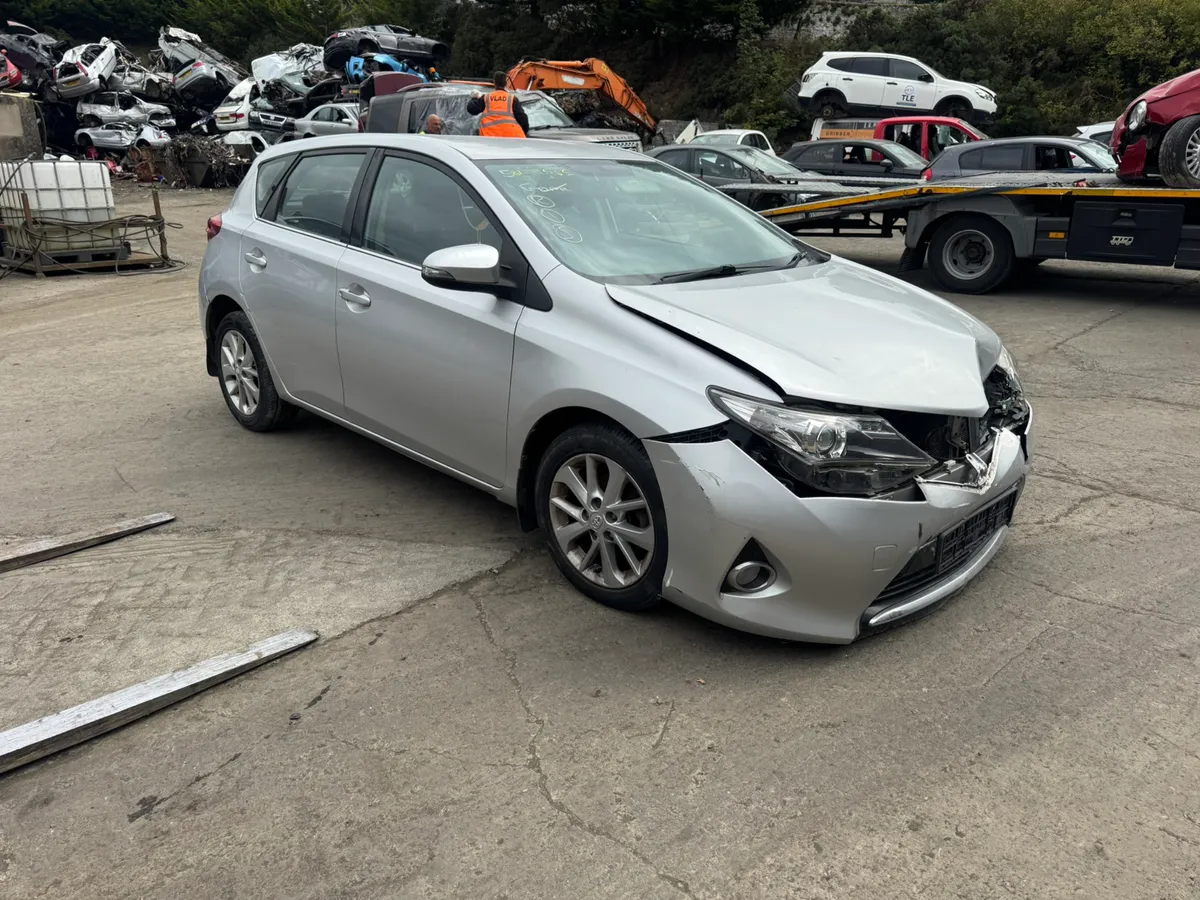 Breaking 2914 Toyota Auris 1.3 vvti - Image 1