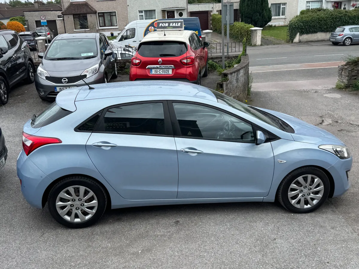 Hyundai i30 very low mileage - Image 3