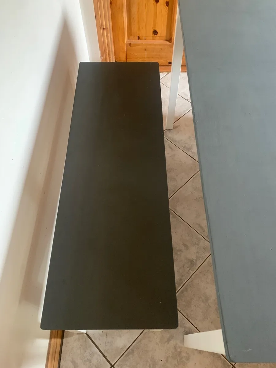 Table with 2 benches - Image 4
