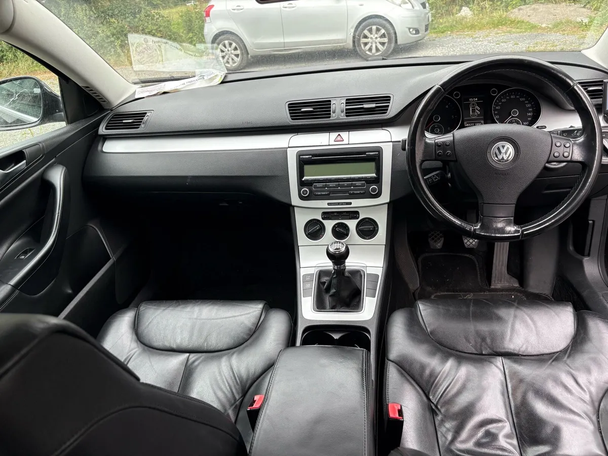 Volkswagen Passat - Image 4