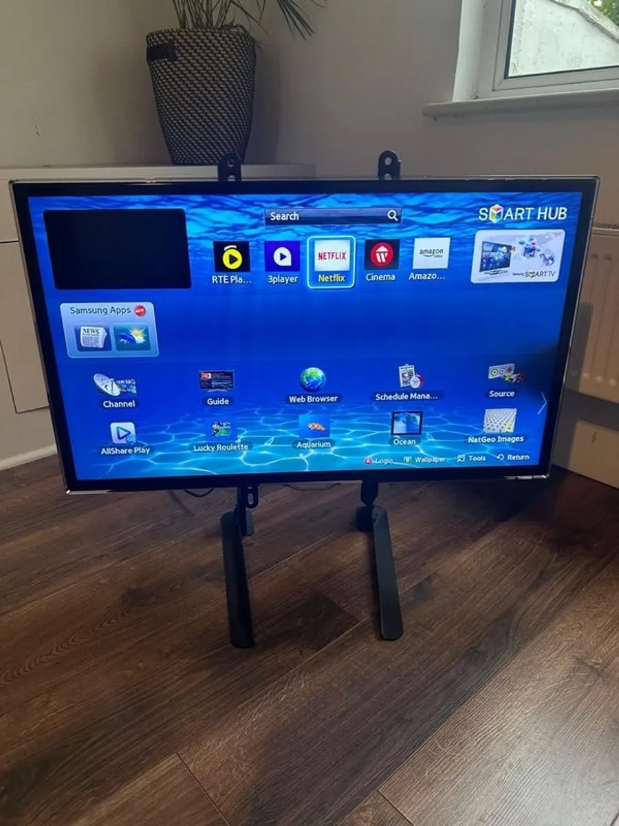 Samsung 28 inch smart tv - Image 1