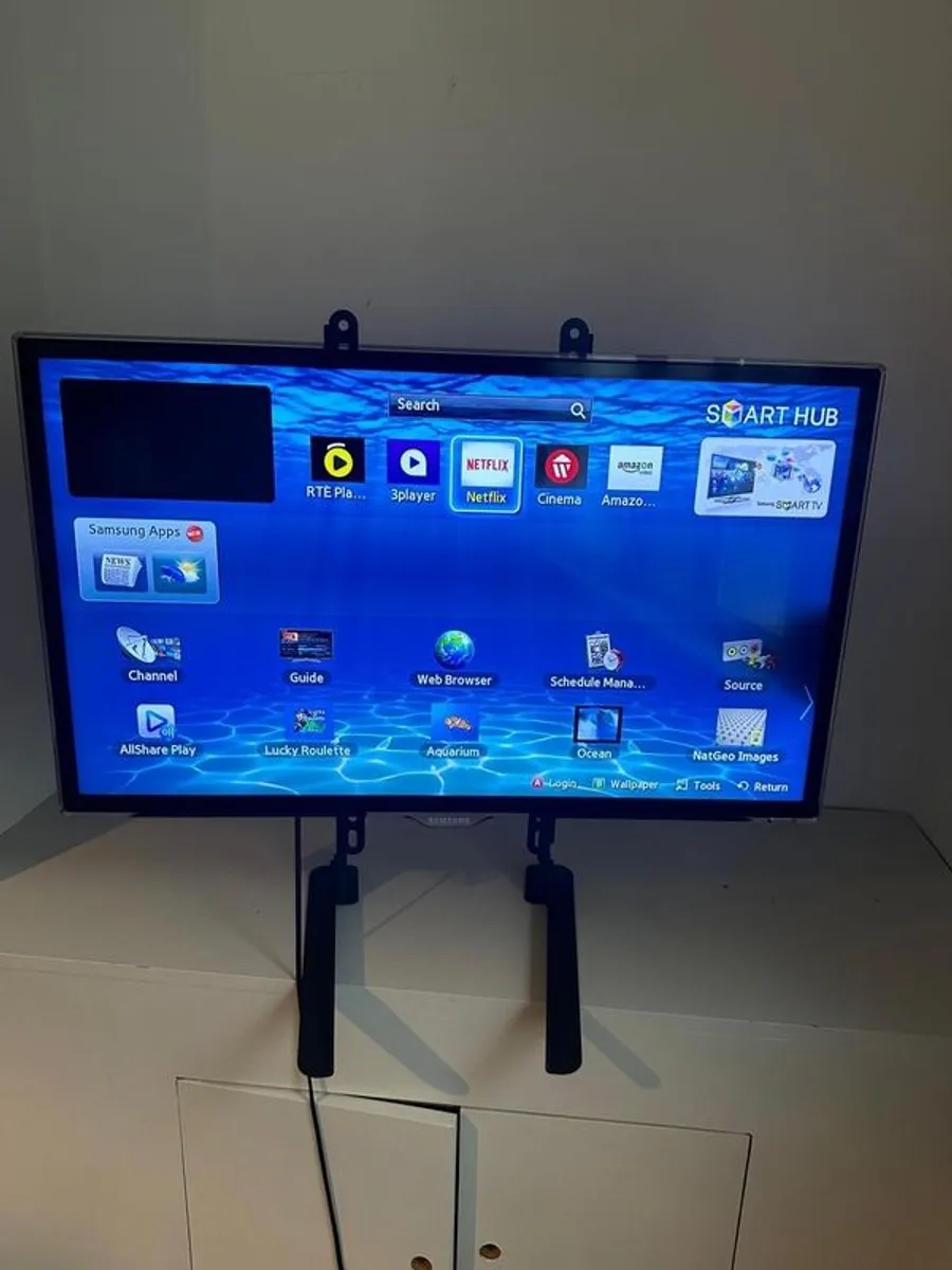 Samsung 28 inch smart tv - Image 2